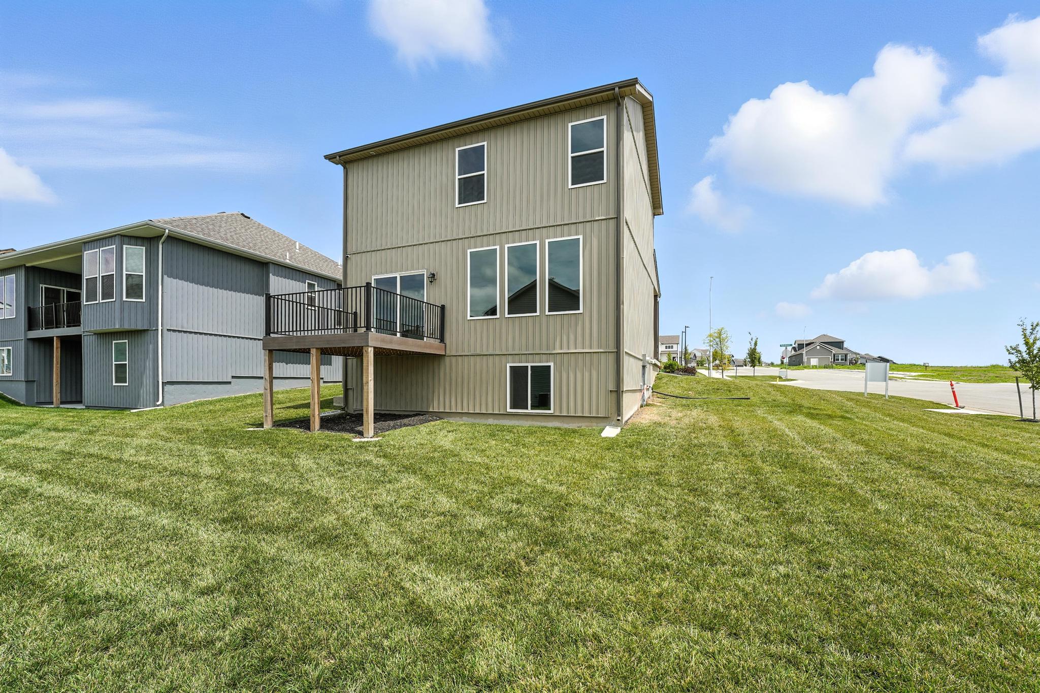 12512 Back Exterior