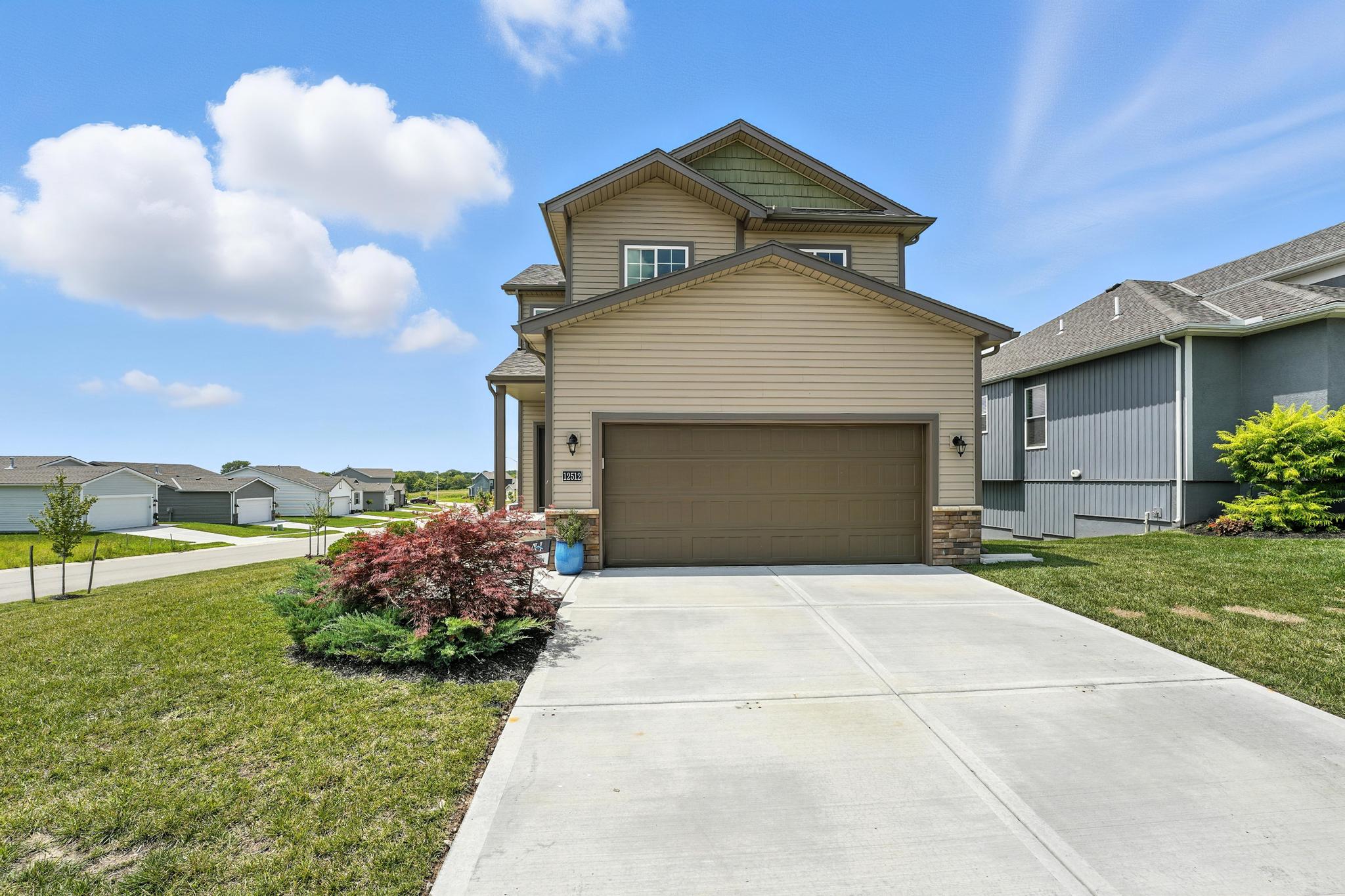 12512 Exterior