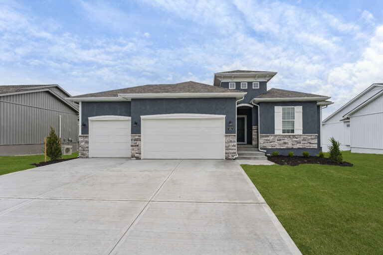 404 SW Hawthorne Lane